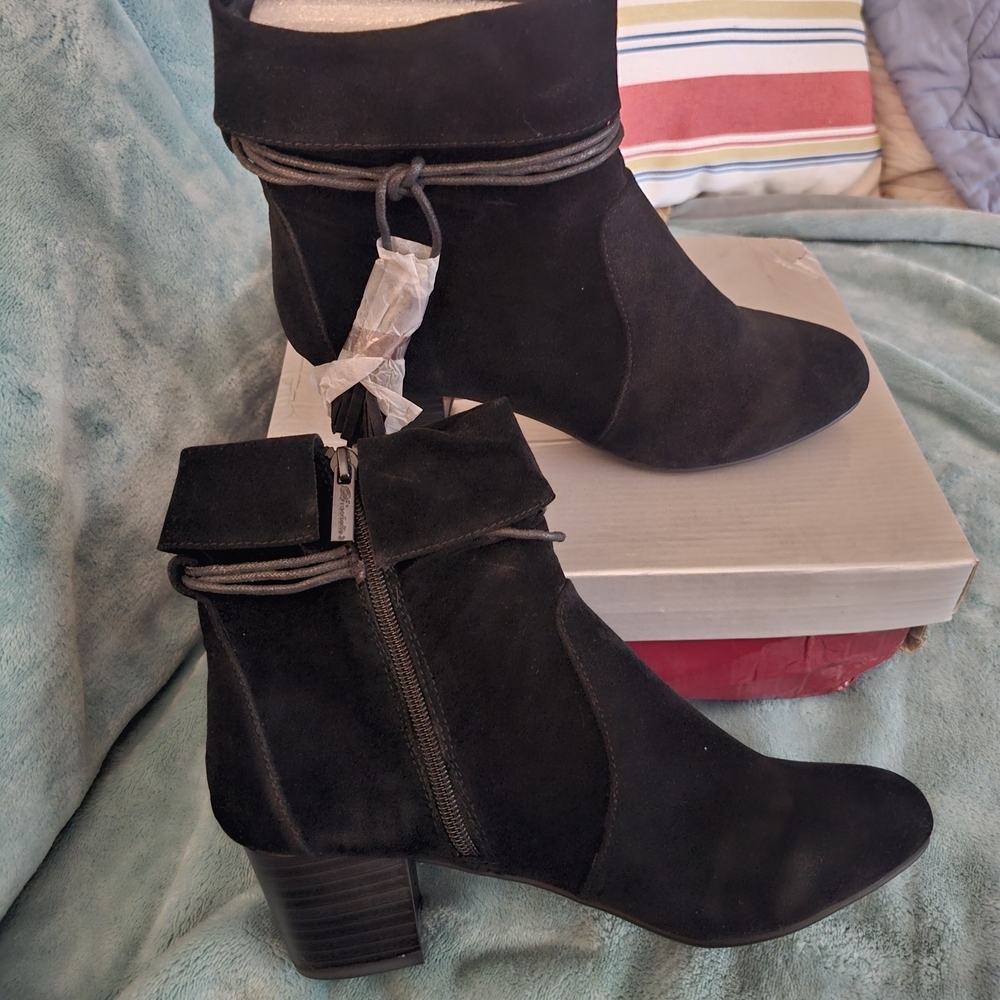 Breckelles Black Ankle Booties with Tassel Accent - Picture 6 of 10